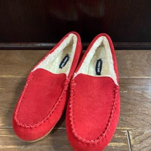 Lands’ End Moccasin Slippers Red Suede with Sheepskin SZ 8